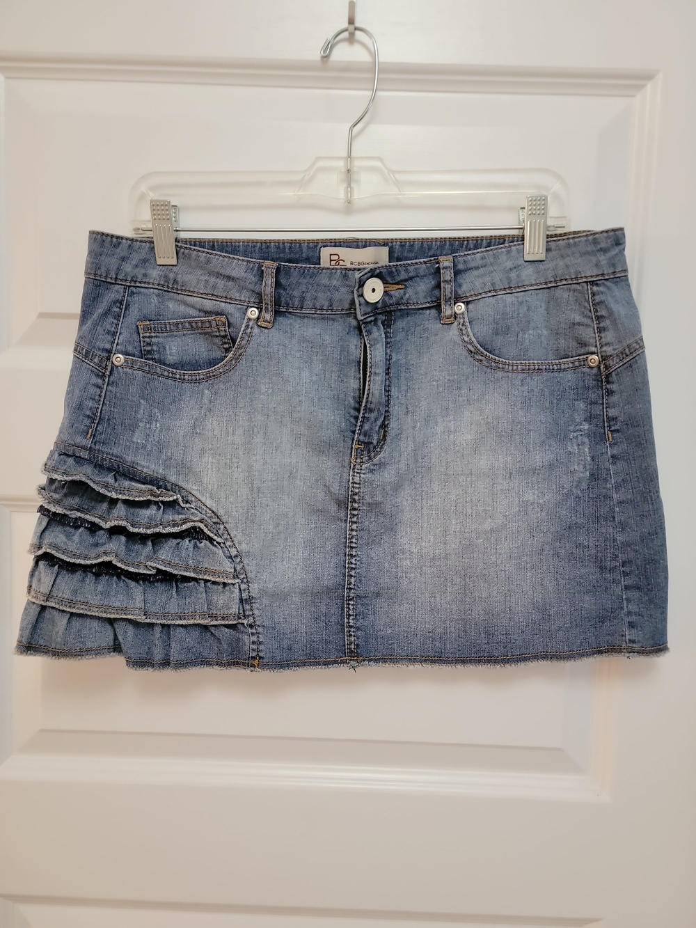 BCBGeneration Women's Mini Skirt Medium Wash Unique side-ruffle Size 31 EUC